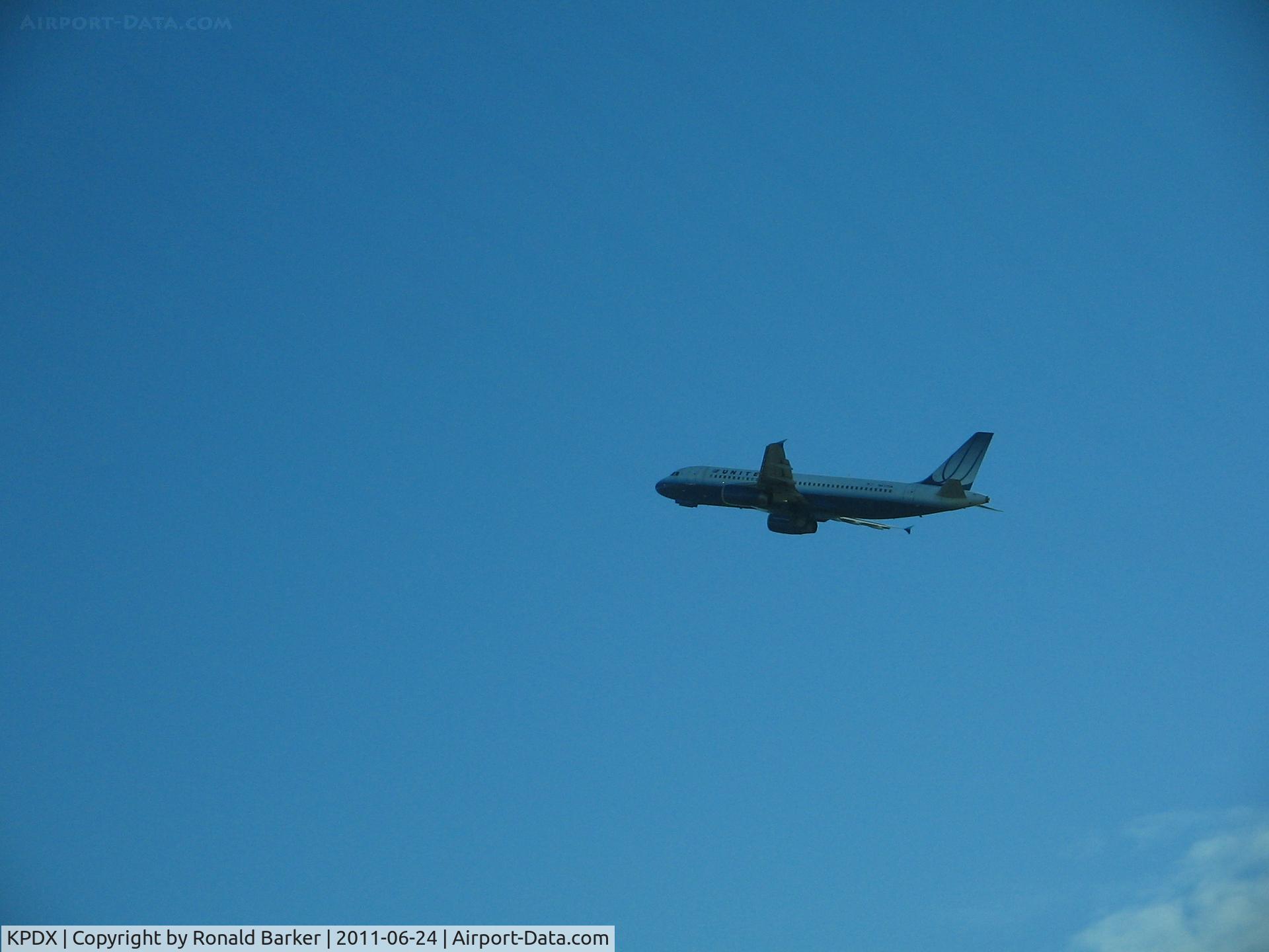 Portland International Airport (PDX) - United taking off Portland