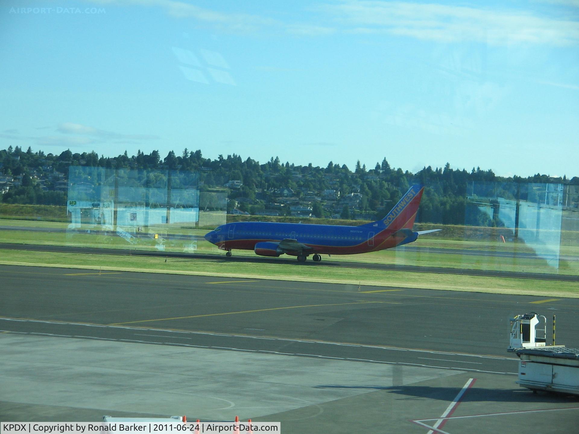 Portland International Airport (PDX) - South West N_37SW at PDX