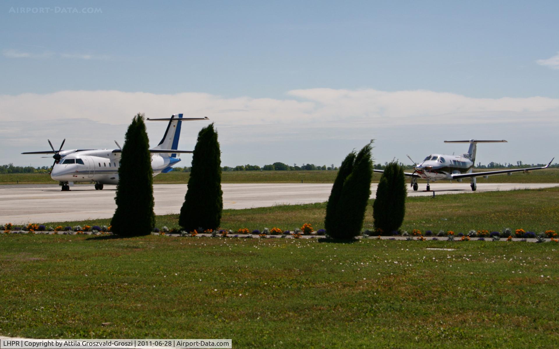 Gy?r Pér Airport, Gy?r, Pér Hungary (LHPR) - Apron