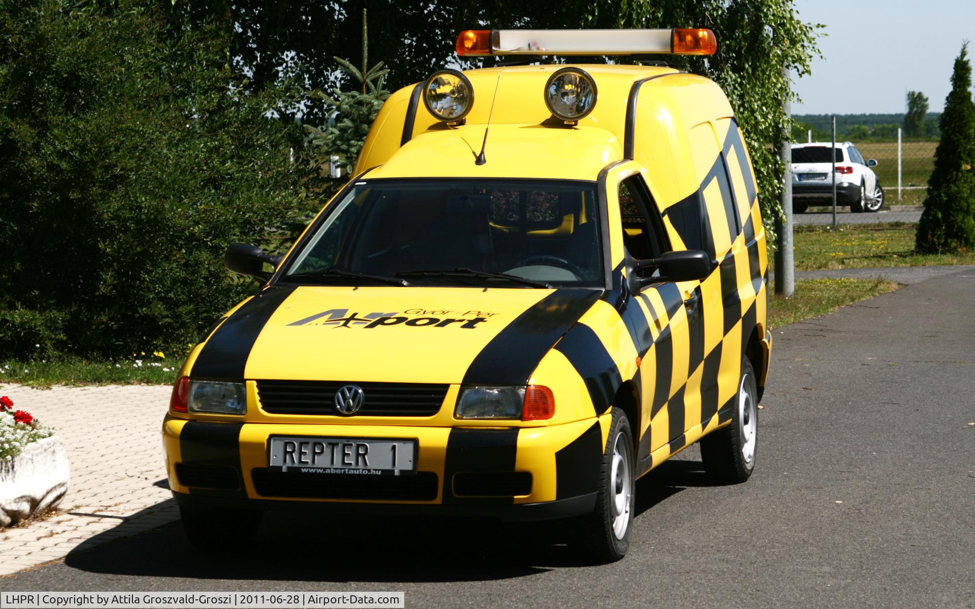 Gy?r Pér Airport, Gy?r, Pér Hungary (LHPR) - Follow Me car - Repter1