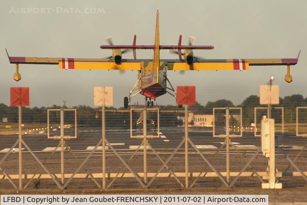 Bordeaux Airport, Merignac Airport France (LFBD) - PELICAN 44 landing 11