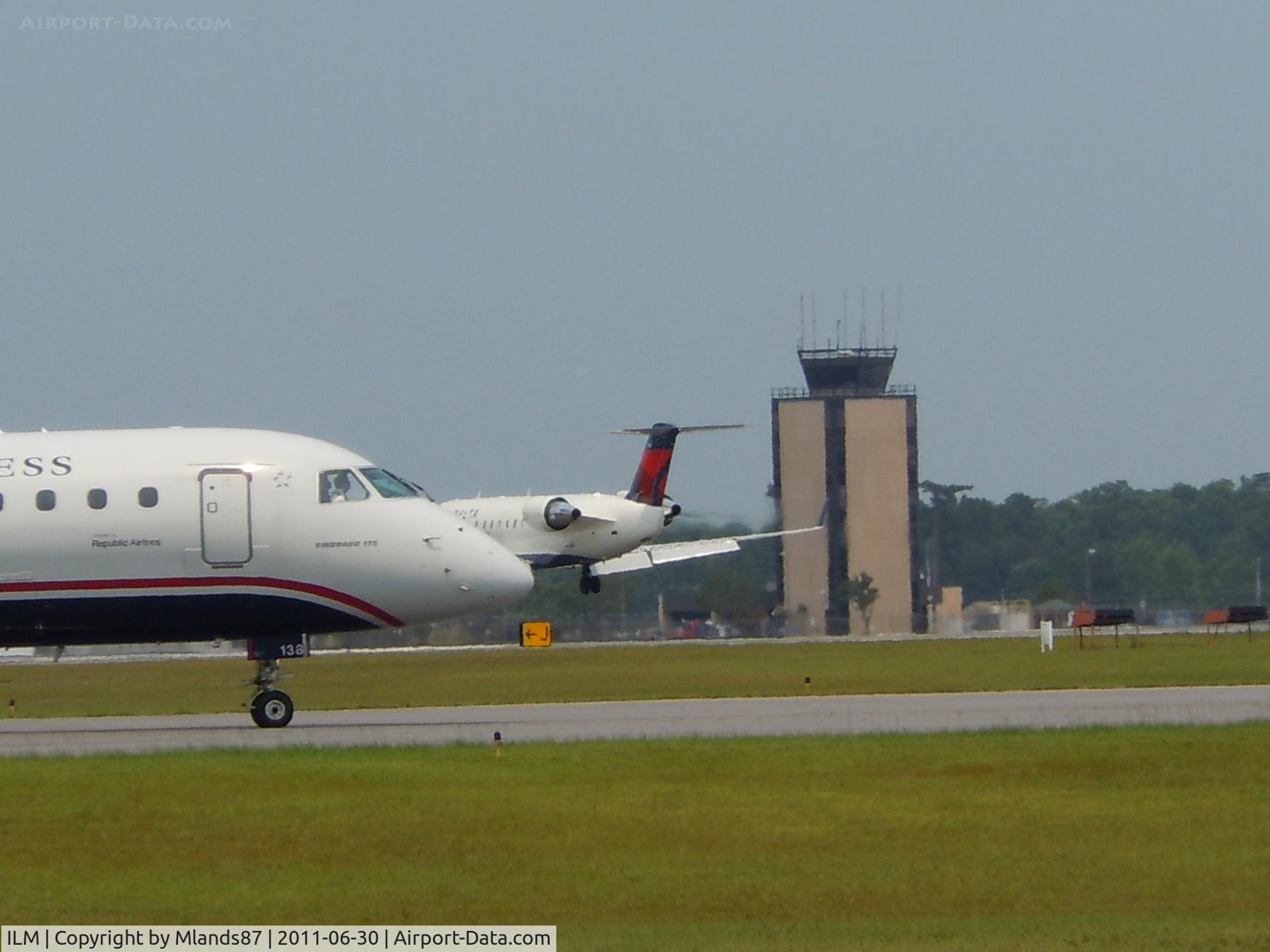 Wilmington International Airport (ILM) - Pilots watching pilots