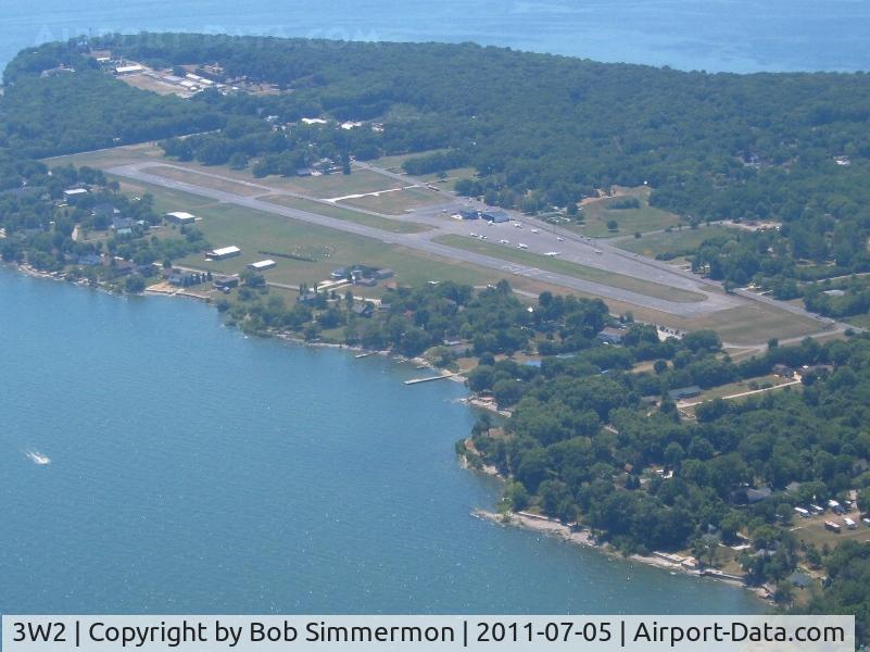 Put In Bay Airport (3W2) - Looking SW on L downwind for 21.