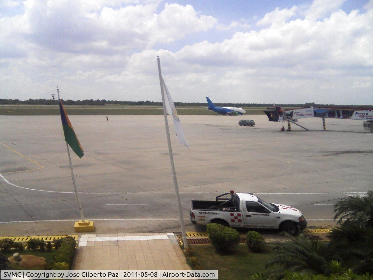 La Chinita International Airport, Maracaibo, Zulia Venezuela (SVMC) - View of the main ramp from the terrace of the main building.
