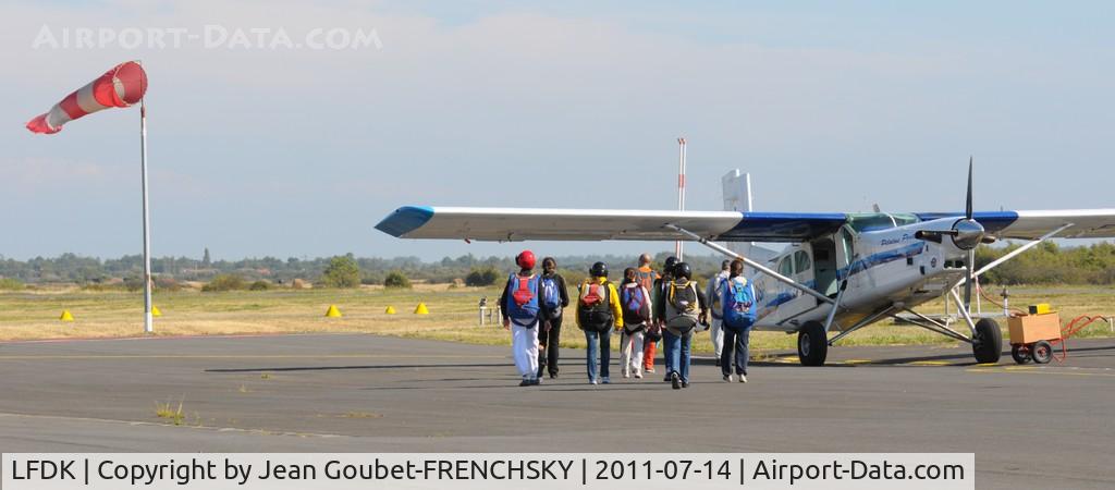Soulac-sur-Mer Airport, Soulac-sur-Mer France (LFDK) - zone paras