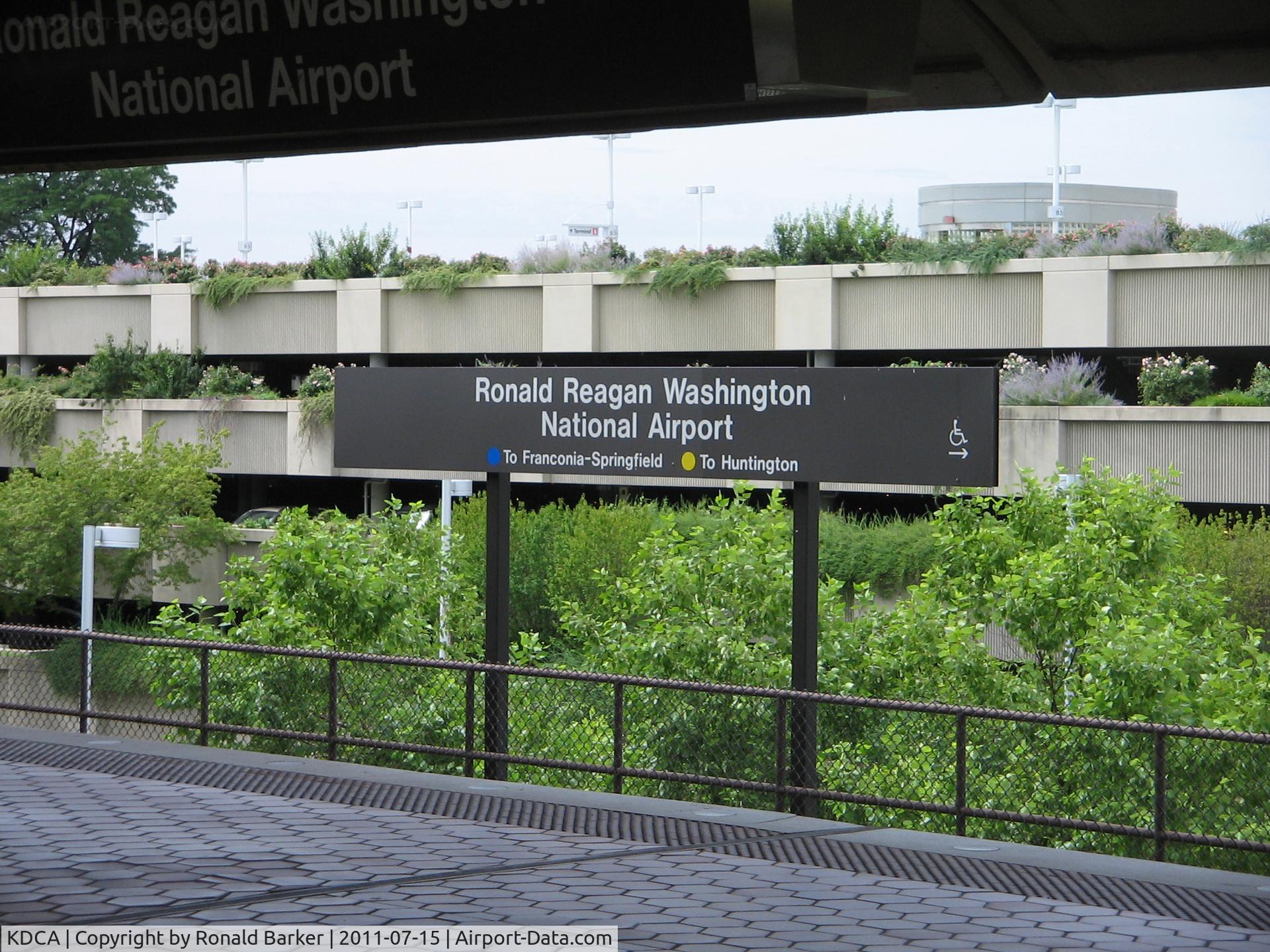 Ronald Reagan Washington National Airport (DCA) - National METRO sign