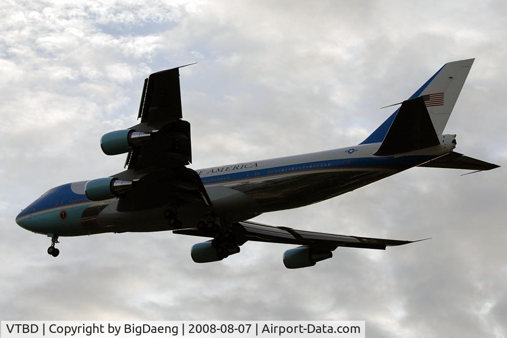 Don Muang International Airport (Old Bangkok International Airport), Bangkok Thailand (VTBD) - G.W. Bush coming to visit Bangkok, evening of 07AUG2008