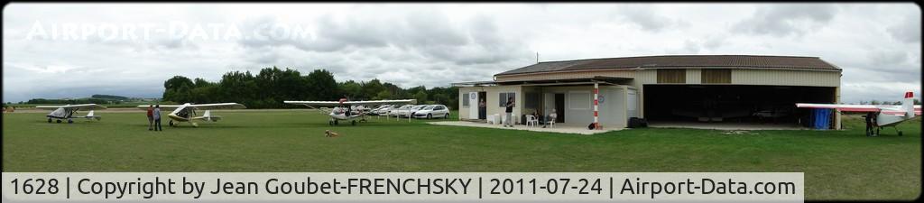 1628 Airport - LF1628 aérodrome de Saint Meme les Carriéres(16) France