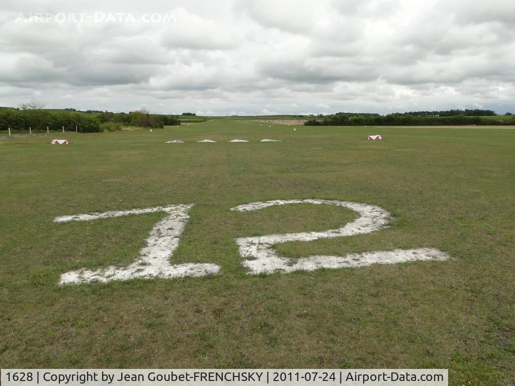 1628 Airport - LF1628 aérodrome de Saint Meme les Carriéres(16) France