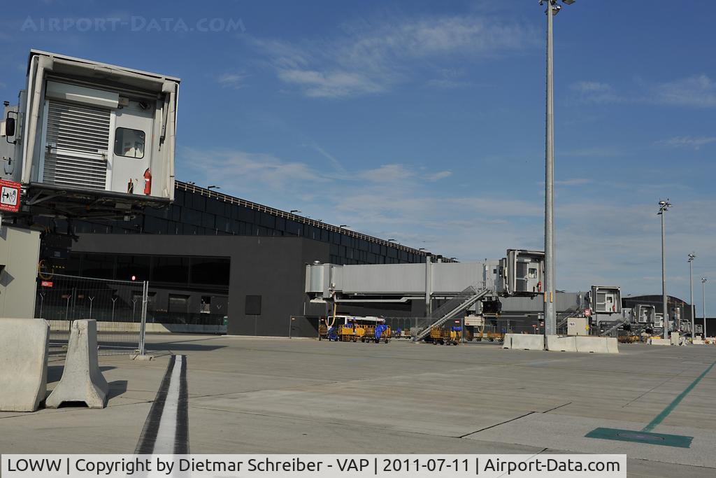 Vienna International Airport, Vienna Austria (LOWW) - Terminal Skylink
