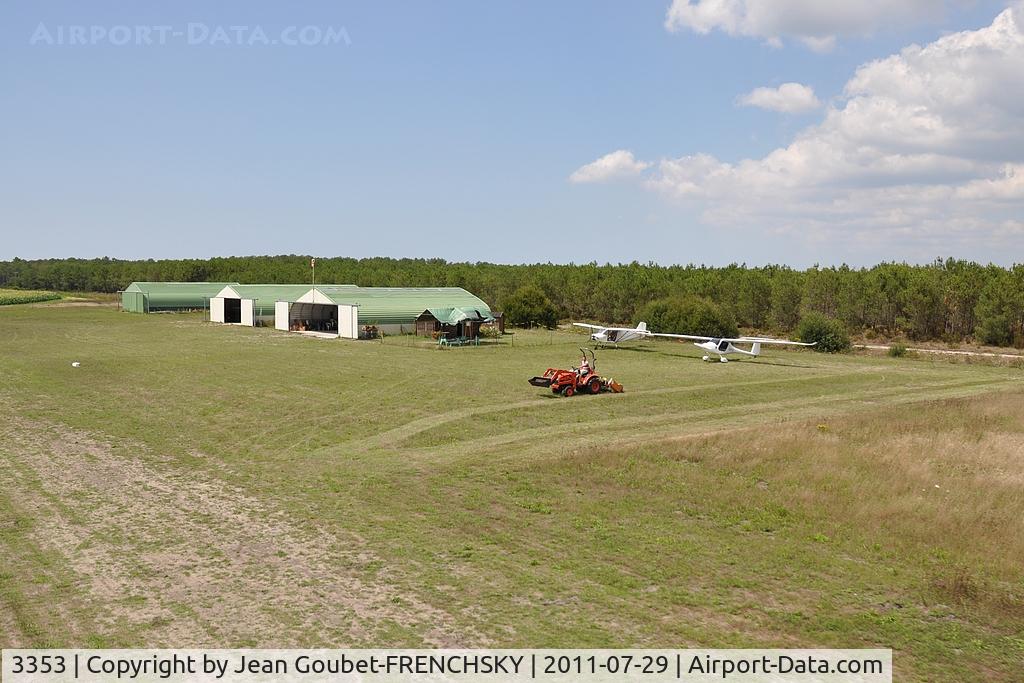 3353 Airport - LF3353 CARCANS
FRANCE