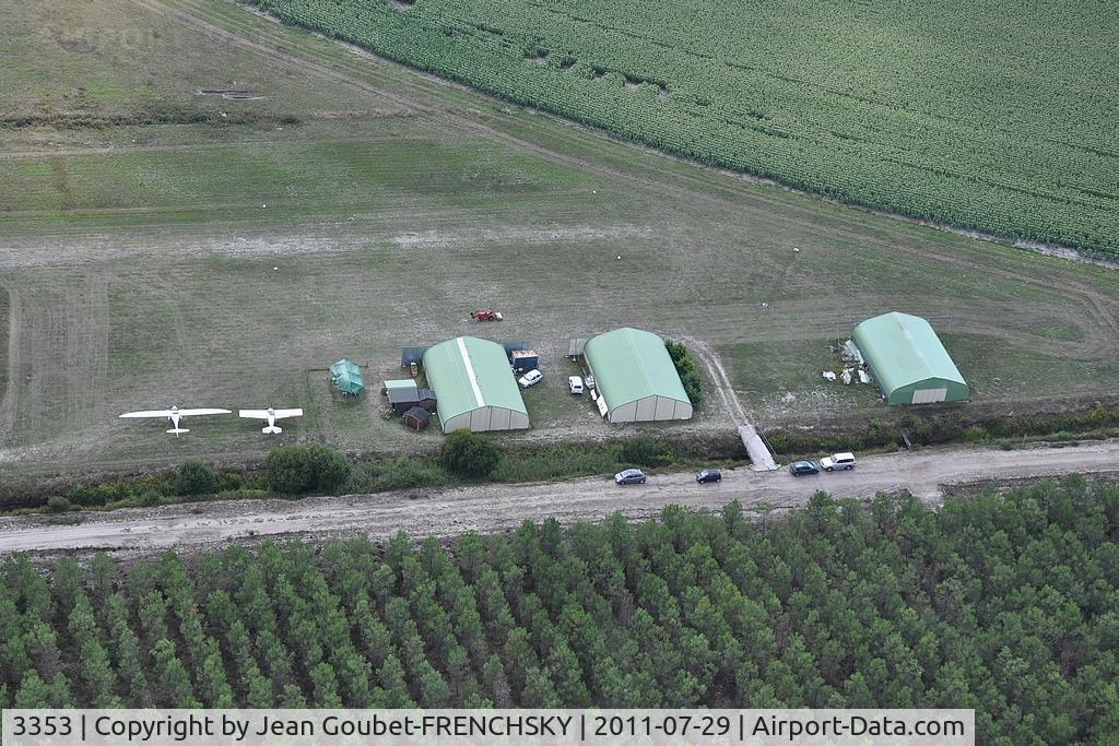 3353 Airport - LF3353 FRANCE
Médoc Ulm Evasion