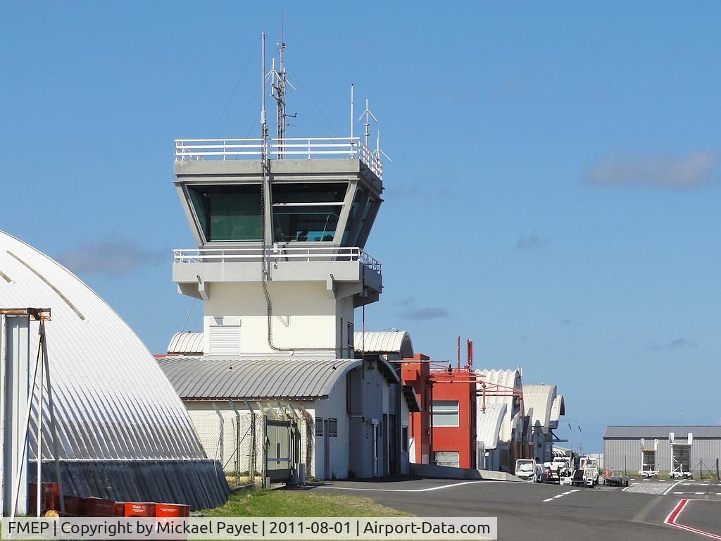 Pierrefonds Airport, Saint-Pierre, Réunion Reunion (FMEP) - Control Tower