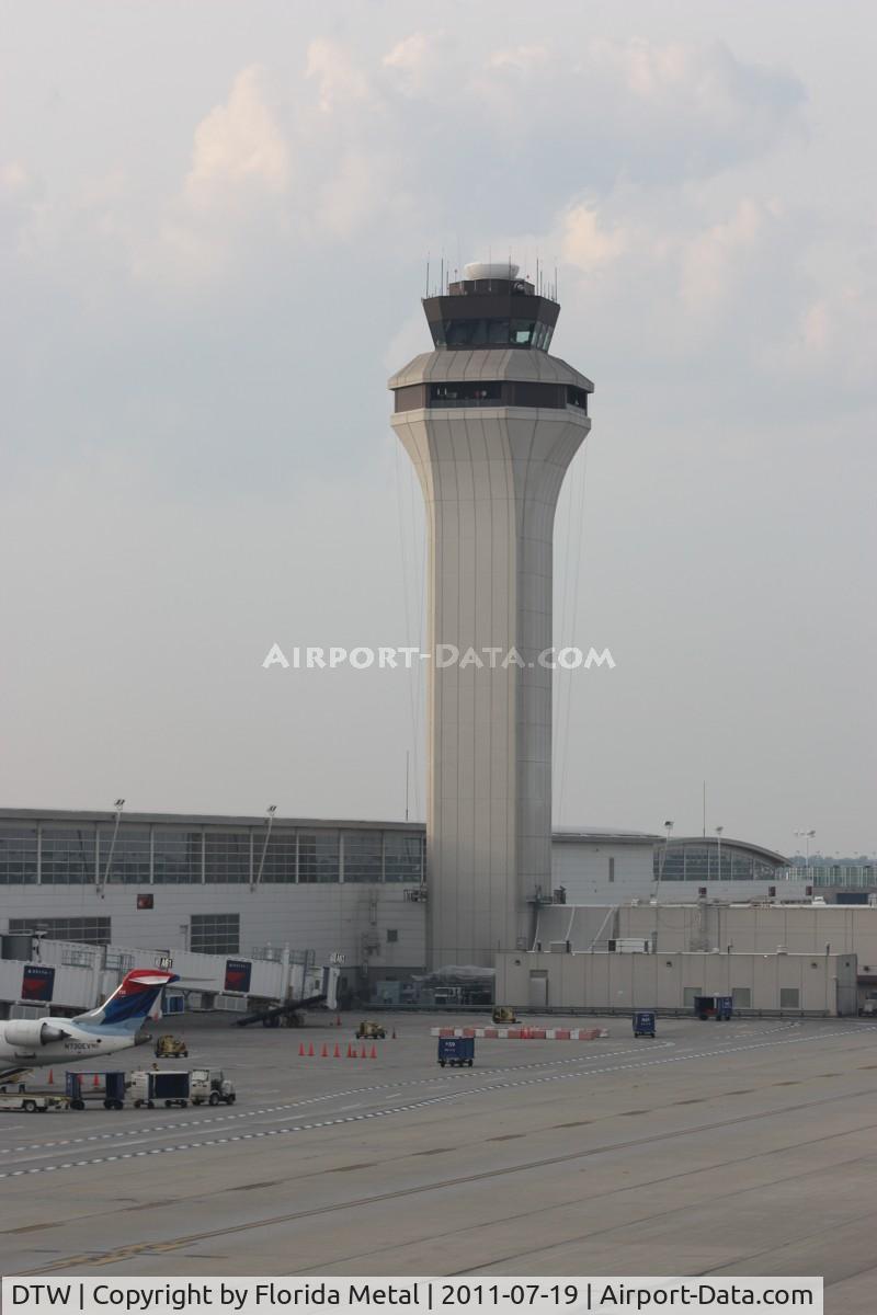 Detroit Metropolitan Wayne County Airport (DTW) - DTW tower