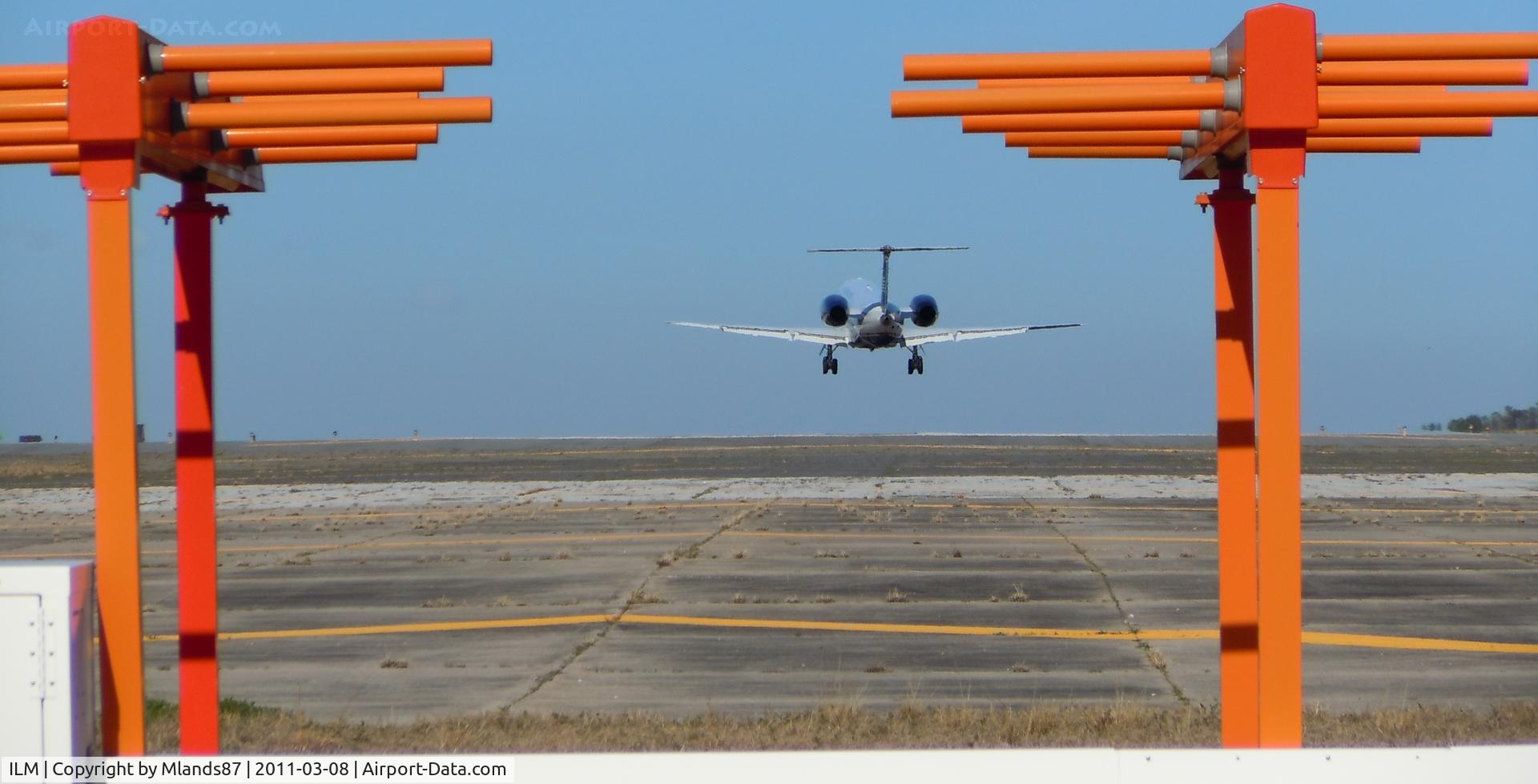 Wilmington International Airport (ILM) - Strong crosswinds @ ILM