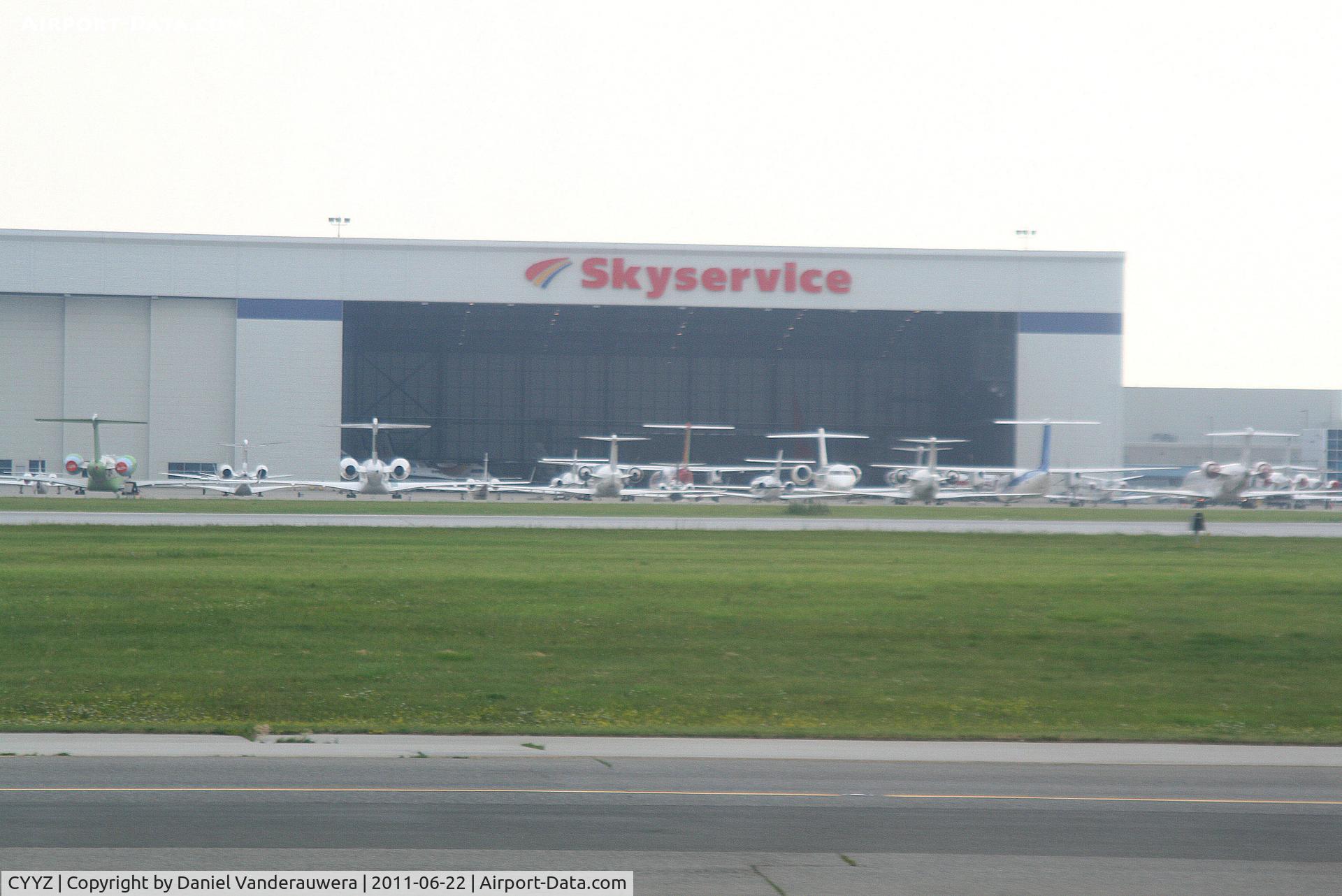 Toronto Pearson International Airport (Toronto/Lester B. Pearson International Airport, Pearson Airport), Toronto, Ontario Canada (CYYZ) - Taxiing to the RWY  -  General Aviation apron