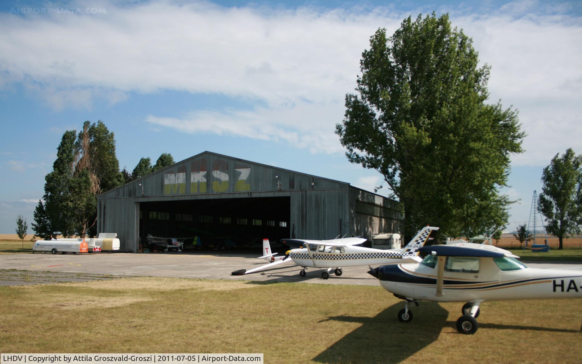 LHDV Airport - Dunaújváros - Kisapostag Airport, Hungary