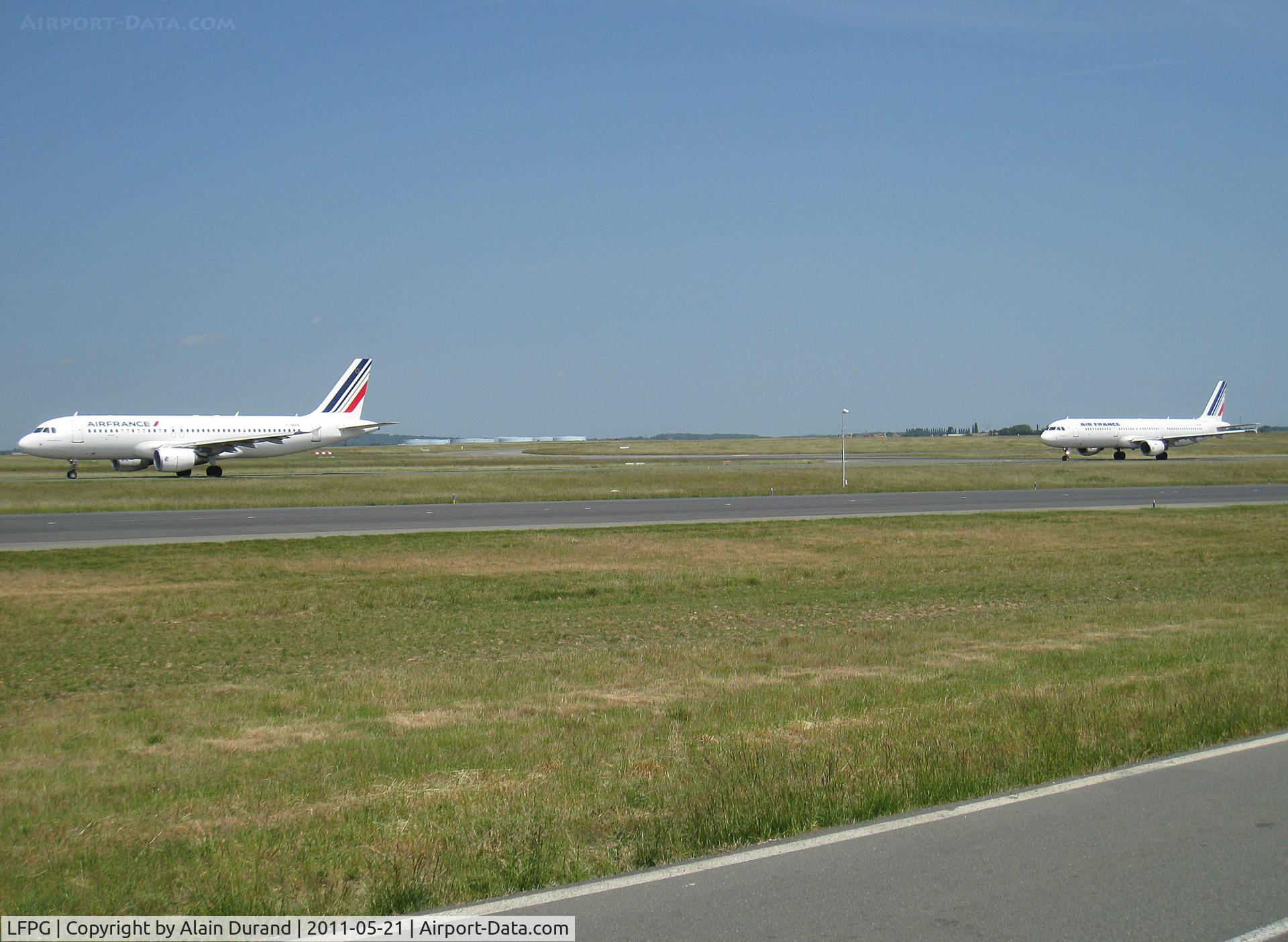 Paris Charles de Gaulle Airport (Roissy Airport), Paris France (LFPG) - Both flying to somewhere in Northern Europe, an A320-200 is trailed by an A321 while on Bravo Loop