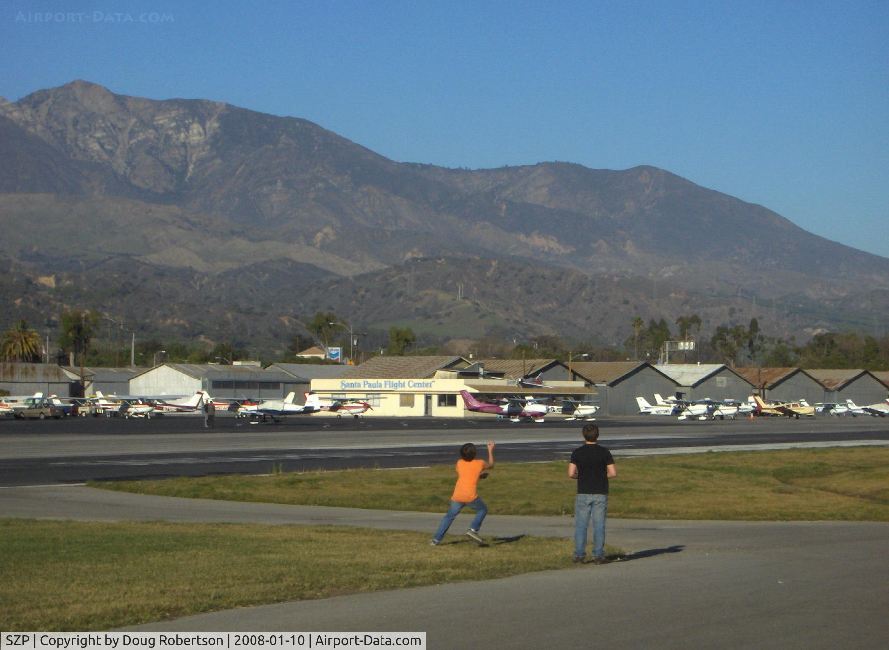 Santa Paula Airport (SZP) - RC Drone Flash extreme aerobatic, setting up for midair catch-click on Large to see