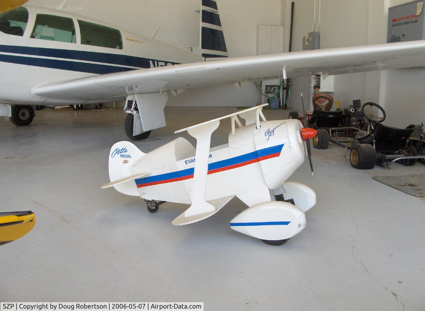 Santa Paula Airport (SZP) - PITTS Pedal 'Byrnster' biplane, steerable tail wheel, 4 year old power