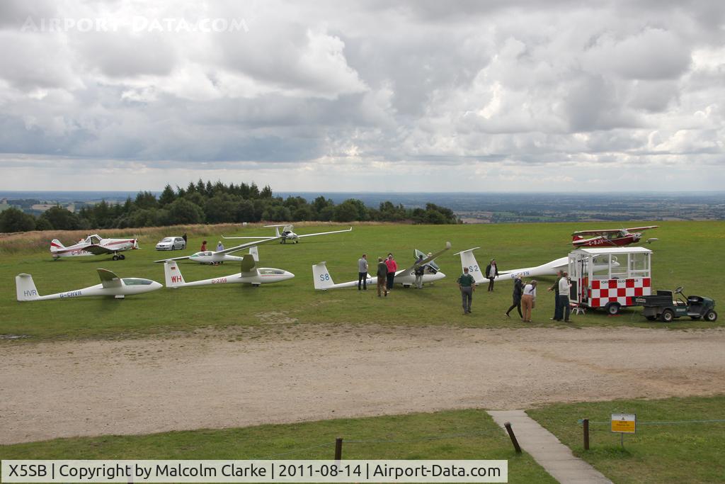 X5SB Airport - Lining up for launch. Sutton Bank, N Yorks August 2011.
