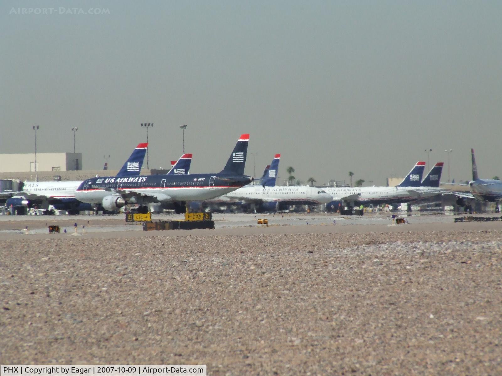 Phoenix Sky Harbor International Airport (PHX) - Still hot in the desert
