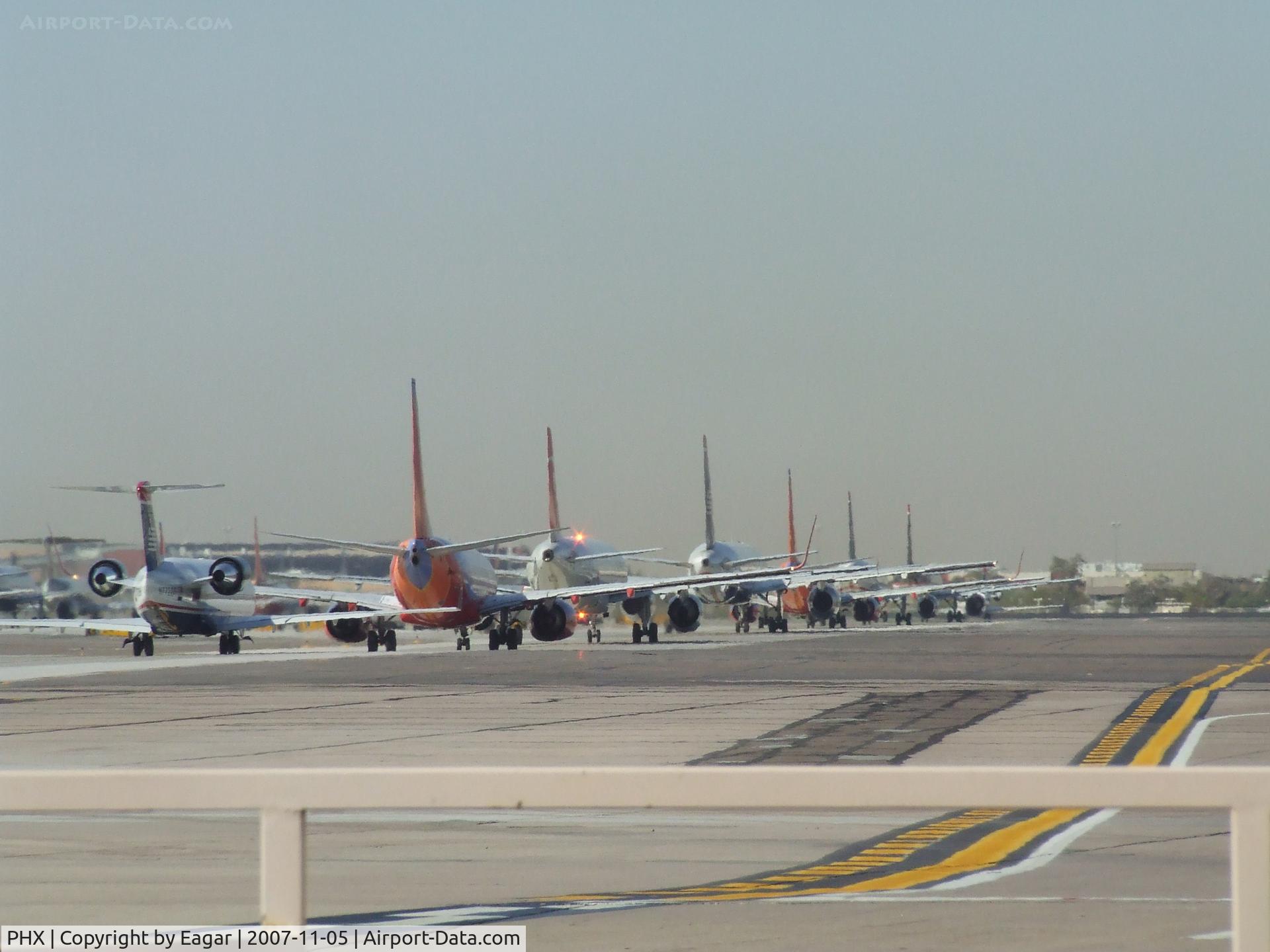 Phoenix Sky Harbor International Airport (PHX) - Morning rush