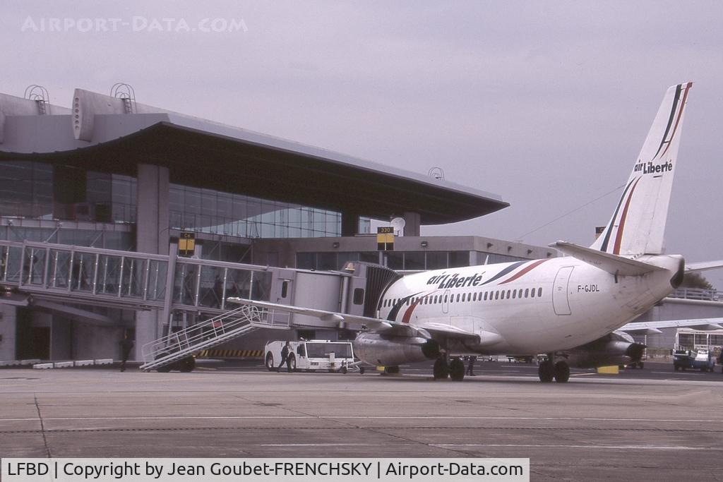 Bordeaux Airport, Merignac Airport France (LFBD) - 737-210 F-GJDL d'Air Liberté pour Orly
hall B en 1996