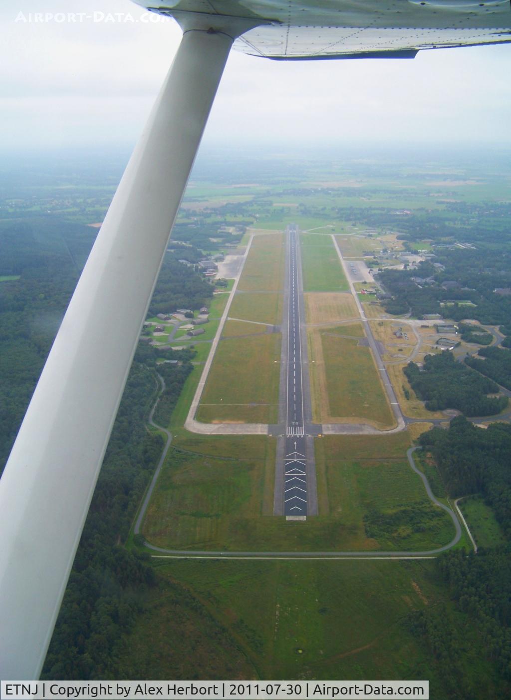 ETNJ Airport - [Kodak Z812IS]