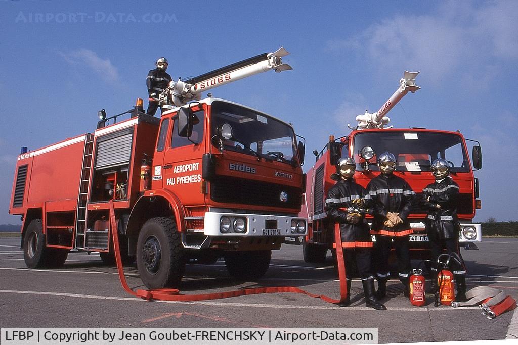 Pau Airport, Pyrenees Airport France (LFBP) - pompiers de la plateforme 1999