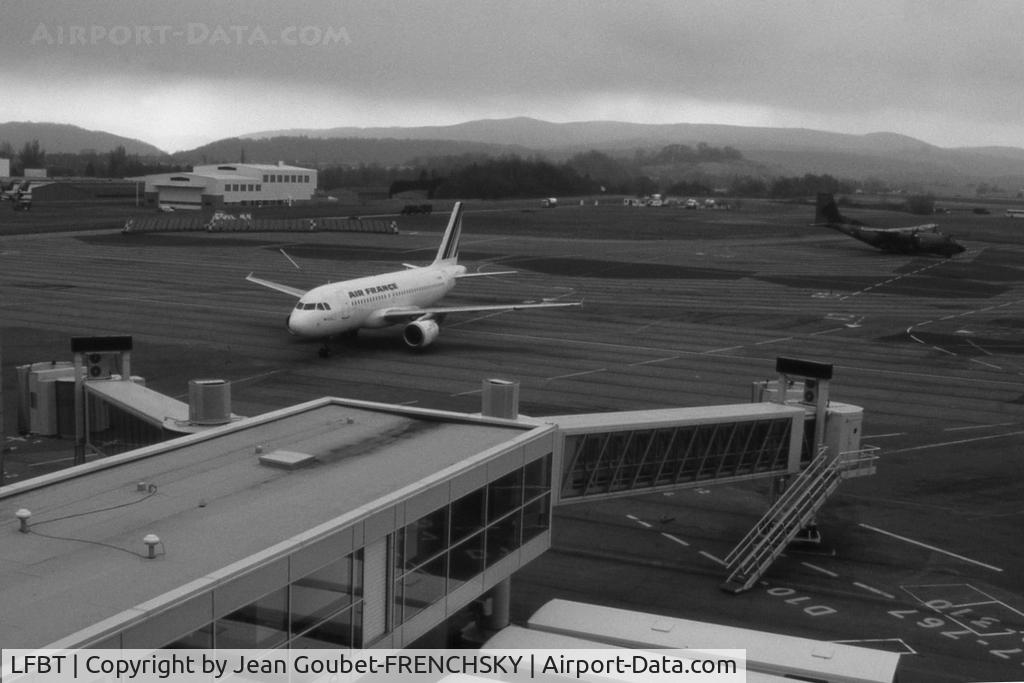 Tarbes Airport, Lourdes Pyrenees Airport France (LFBT) - en 1999