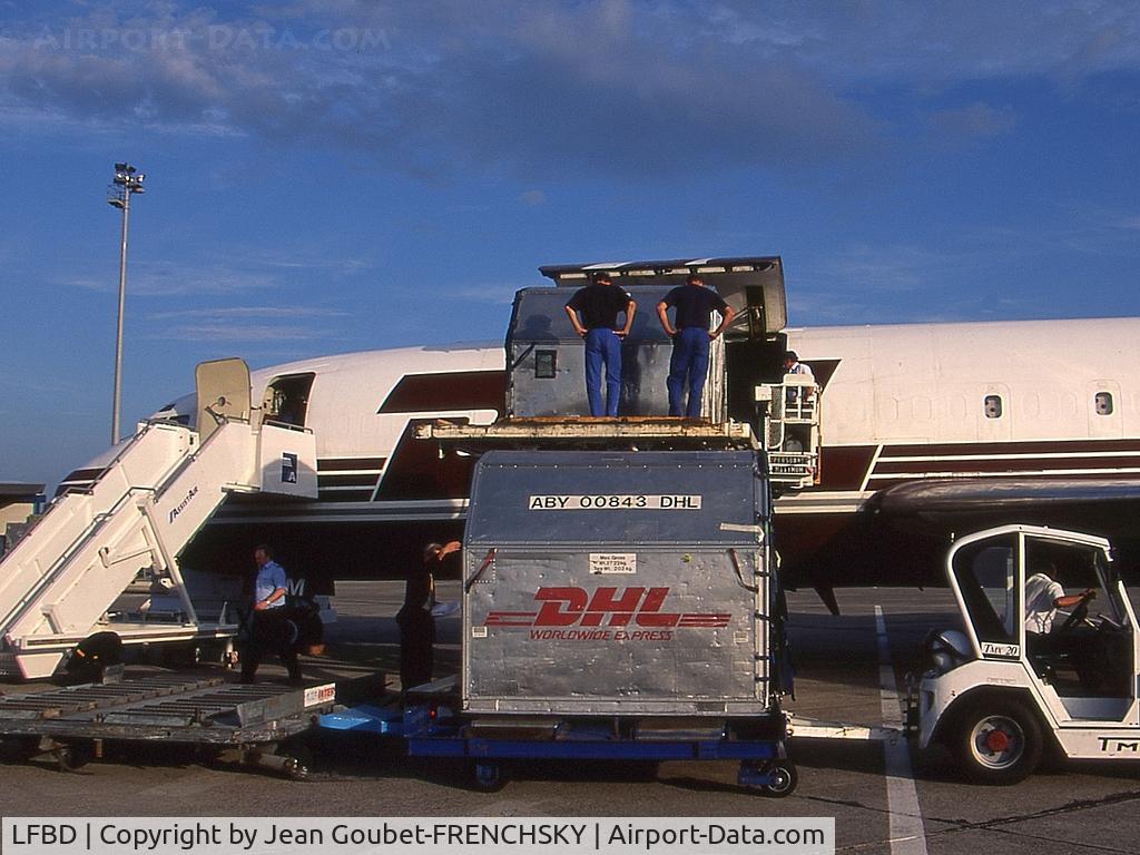 Bordeaux Airport, Merignac Airport France (LFBD) - fret 727 DHL 1995