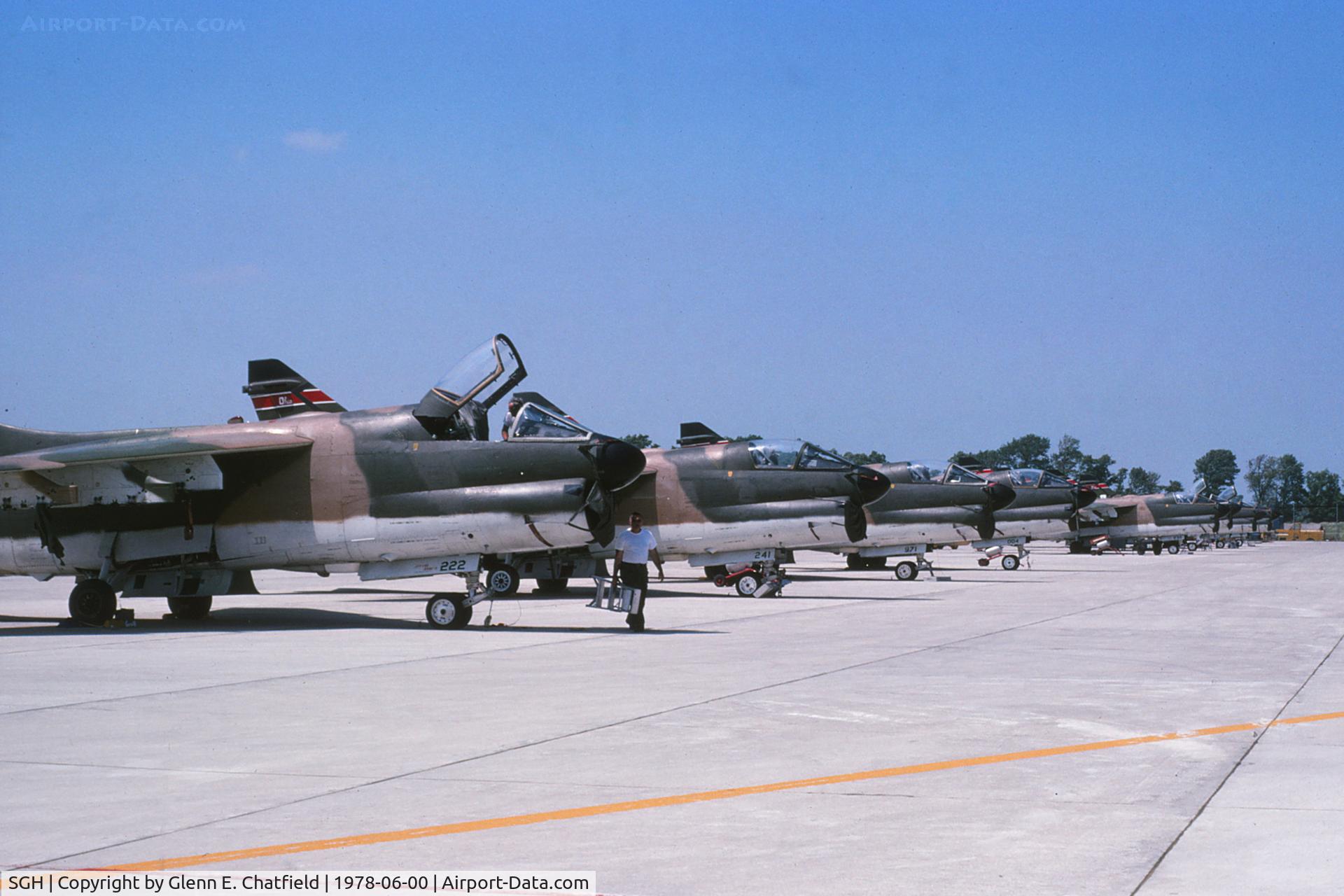 Springfield-beckley Municipal Airport (SGH) - The line-up on the Air National Guard Ramp