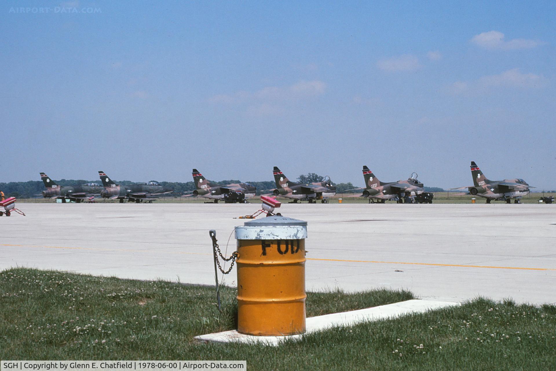 Springfield-beckley Municipal Airport (SGH) - The line-up on the Air National Guard Ramp
