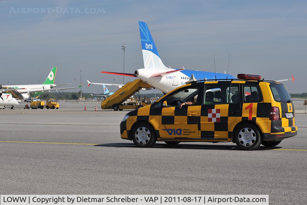 Vienna International Airport, Vienna Austria (LOWW) - Follow Me