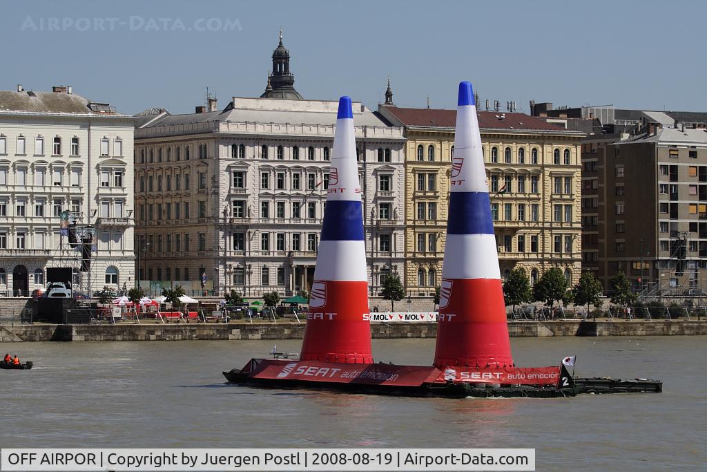 OFF AIRPOR Airport - RedBull AirRace Budapest 2008