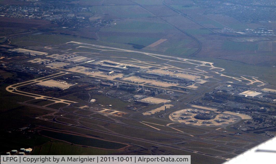 Paris Charles de Gaulle Airport (Roissy Airport), Paris France (LFPG) - Charles de Gaulle Airport, seen from flight Level 110, flying the VEREL Arrival into Paris Toussus (LFPN), with F-GKSS (BE58)