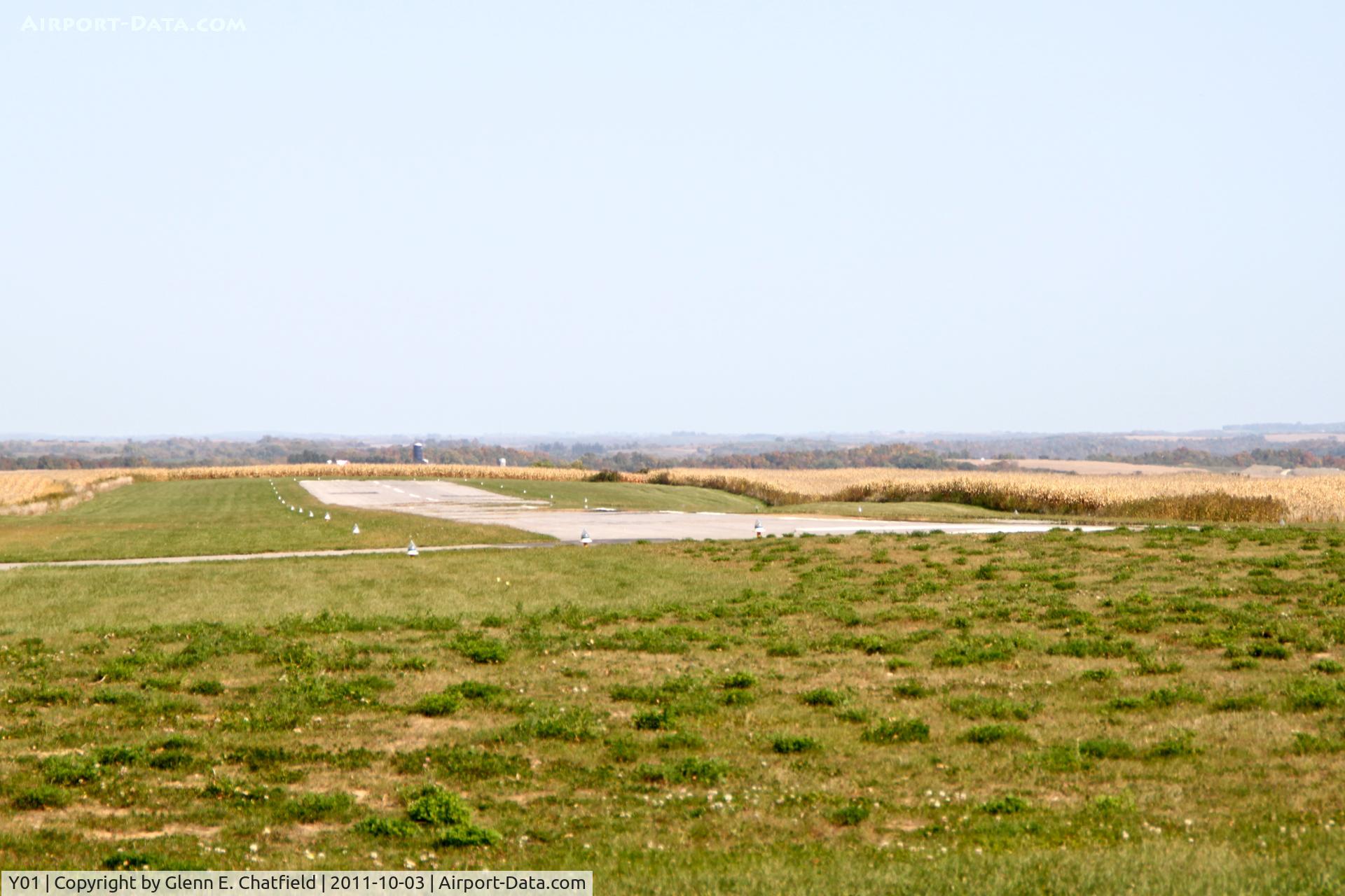 Waukon Municipal Airport (Y01) - Looking up Runway 7