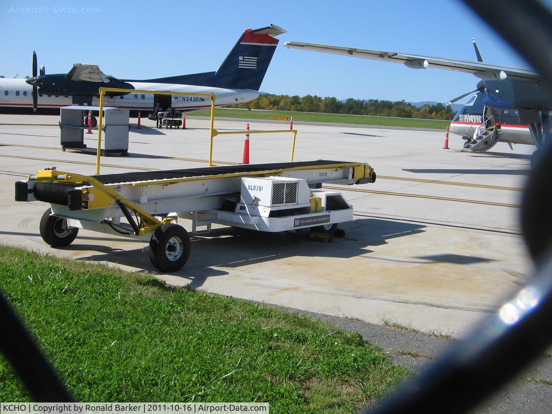 Charlottesville-albemarle Airport (CHO) - AGE eguipment at CHO