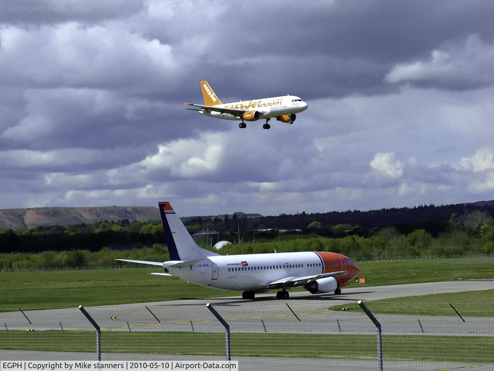 Edinburgh Airport, Edinburgh, Scotland United Kingdom (EGPH) - Easyjet A319 G-EZBI On finals for runway 06 with Norwegian air shuttle B737-33A LN-KKE Waiting to enter the runway