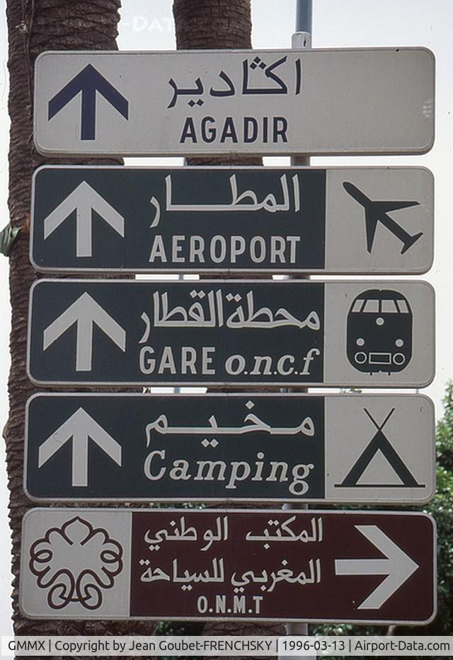 Menara International Airport, Marrakech Morocco (GMMX) - à la sortie sur la route d'Agadir