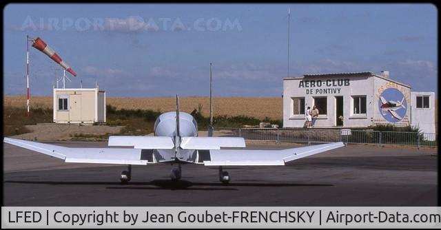 Pontivy Airport, Pontivy France (LFED) - l'aéroclub