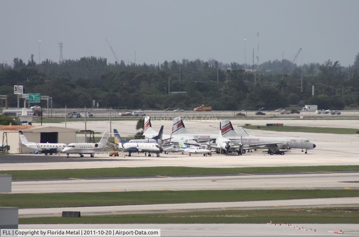 Fort Lauderdale/hollywood International Airport (FLL) - Looking west from the spotting area on top of the garage