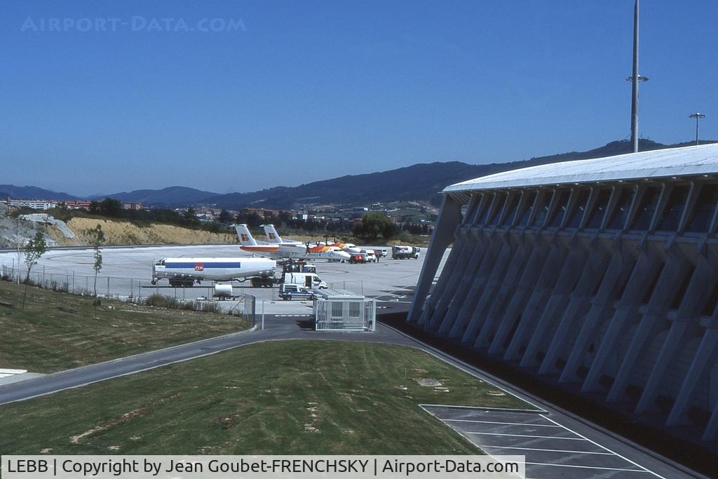 Bilbao Airport, Bilbao Spain (LEBB) - extérieur