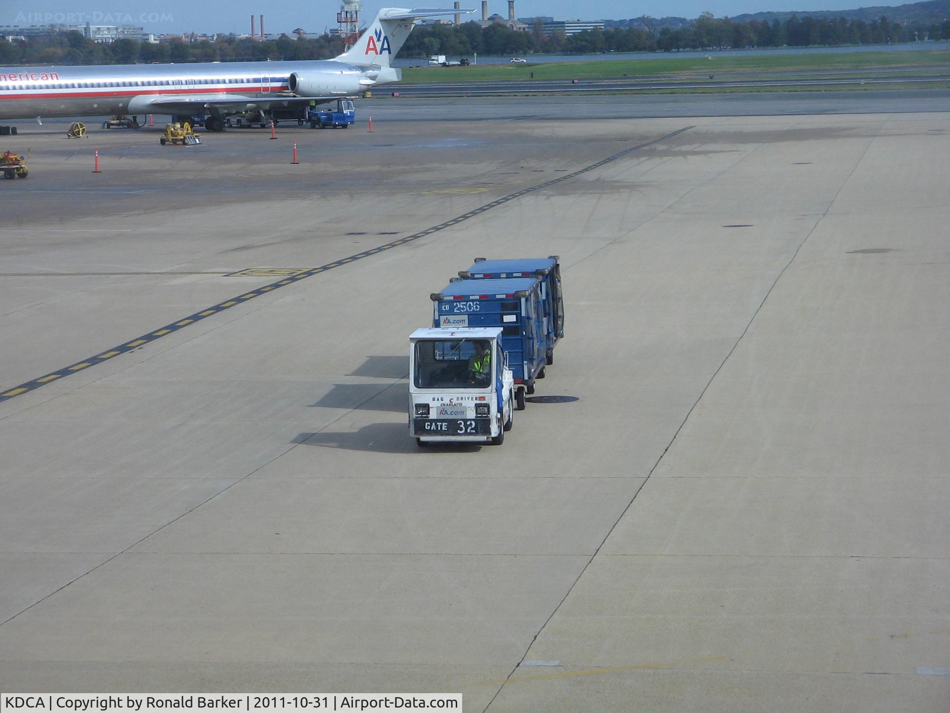 Ronald Reagan Washington National Airport (DCA) - Baggage train