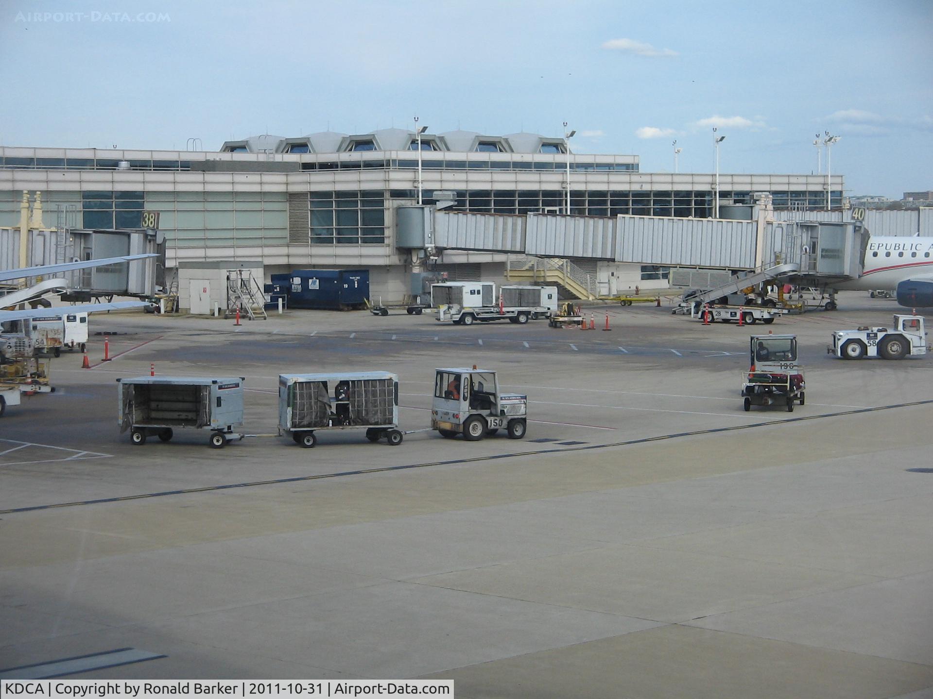 Ronald Reagan Washington National Airport (DCA) - Baggage train