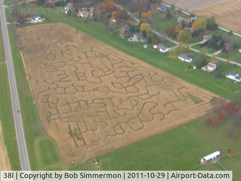 Weller Airport (38I) - Corn maze along the south side of the EW runway near Urbana, Ohio