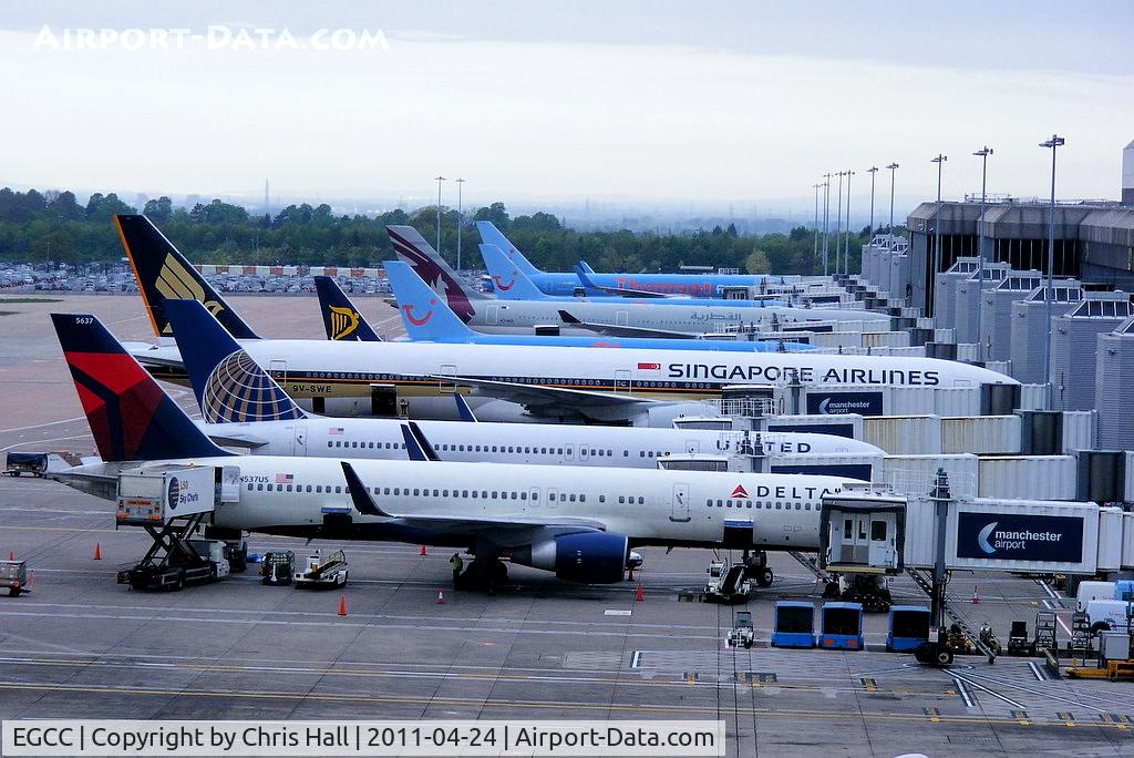 Manchester Airport, Manchester, England United Kingdom (EGCC) - Delta, United, Singapore, Ryanair, Thomson and Qatar on T2