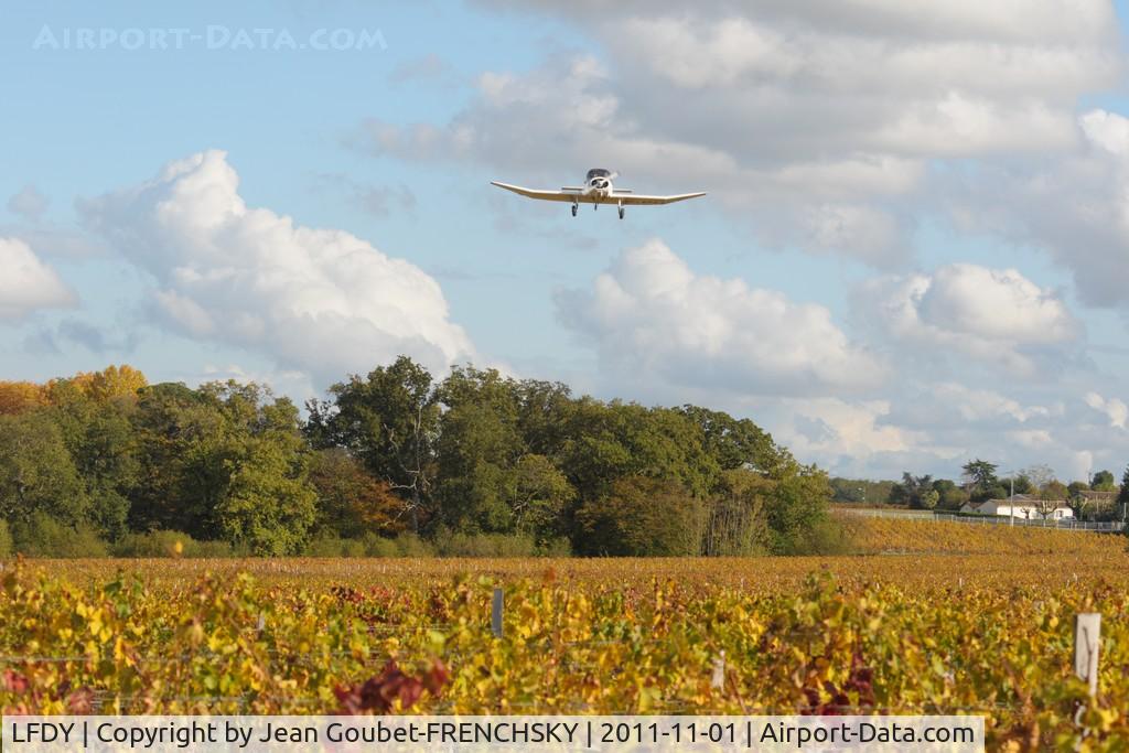 Bordeaux Yvrac Airport, Bordeaux France (LFDY) - Jodel D112 F-PHLF landing