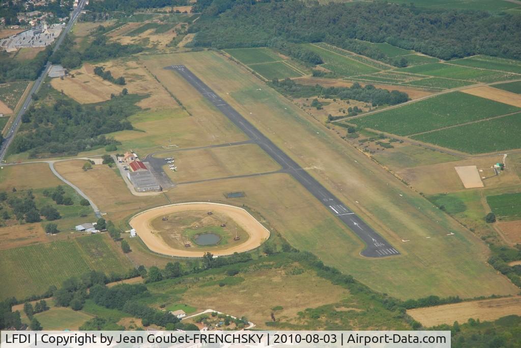 Libourne Artigues-de-Lussac Airport, Libourne France (LFDI) - verticale
